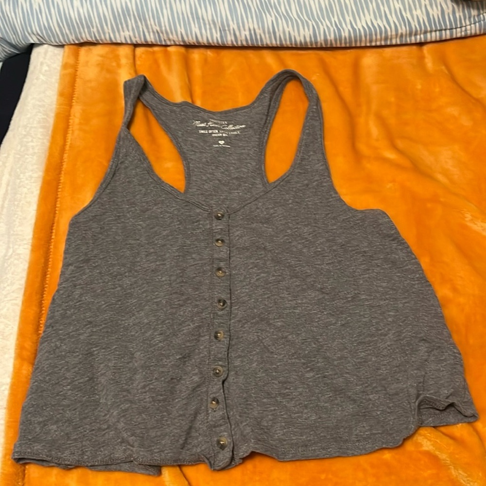 hollister tank size xs